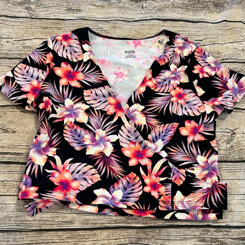 NWT Victoria’s Secret Pink cropped wrap short sleeved top size medium